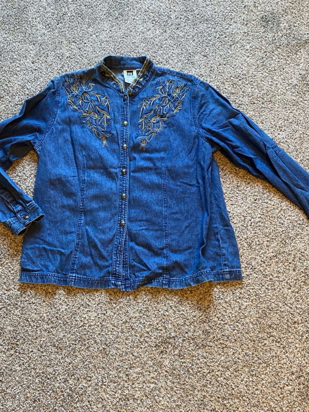 Together Women’s Vintage Blue Embroidered Denim Button Up Shirt Size Large